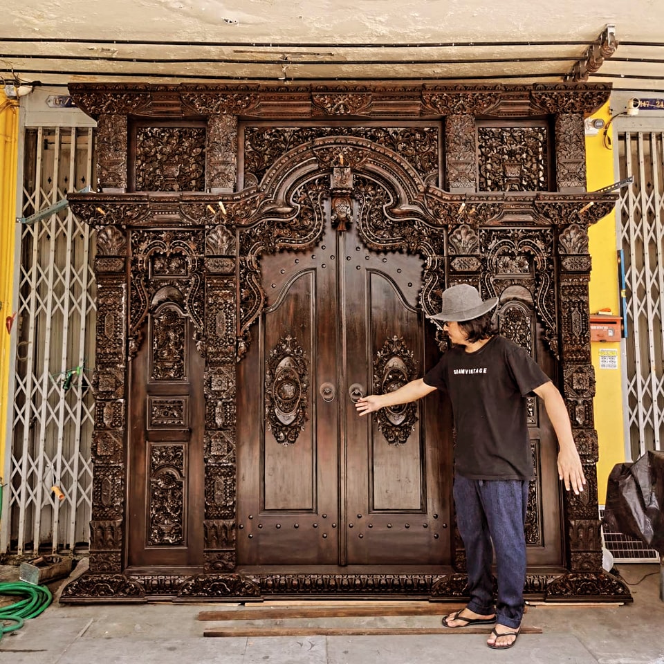 ซุ้มประตูไม้สักโบราณ ร้อยปี ประตูโบราณ ประตูไม้สักโบราณ  สุดคลาสสิค แต่งบ้านแต่งร้านให้มีคุณค่า