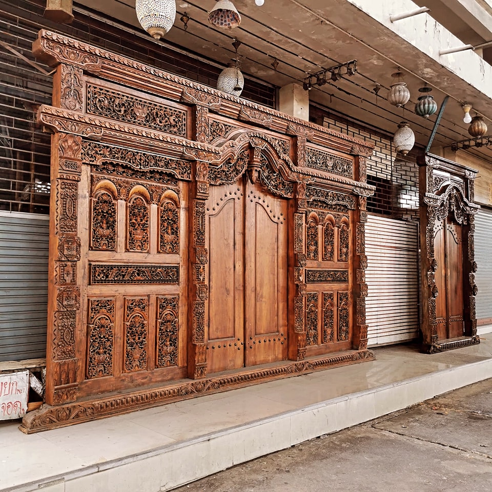 ซุ้มประตูไม้สักโบราณ ร้อยปี ประตูโบราณ ประตูไม้สักโบราณ  สุดคลาสสิค แต่งบ้านแต่งร้านให้มีคุณค่า - Image 4