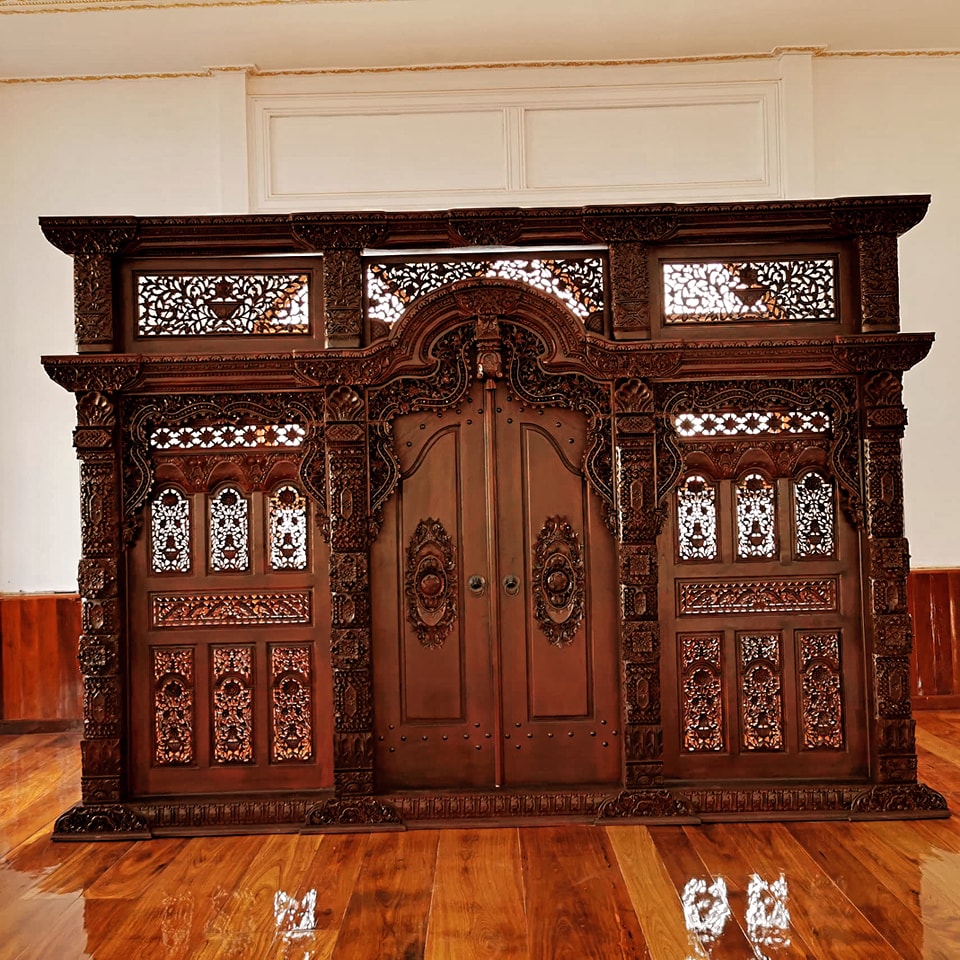 ซุ้มประตูไม้สักโบราณ ร้อยปี ประตูโบราณ ประตูไม้สักโบราณ  สุดคลาสสิค แต่งบ้านแต่งร้านให้มีคุณค่า - Image 9