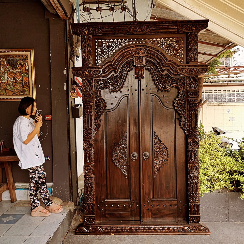 ซุ้มประตูไม้สักโบราณ ร้อยปี ประตูโบราณ ประตูไม้สักโบราณ  สุดคลาสสิค แต่งบ้านแต่งร้านให้มีคุณค่า - Image 7