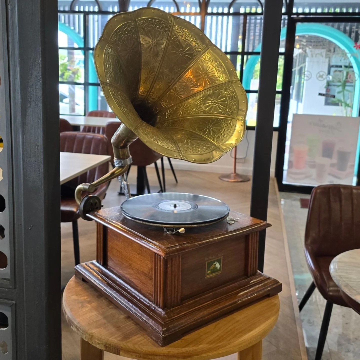 เครื่องเล่นแผ่นเสียงโบราณ เครื่องเล่นแผ่นเสียงวินเทจ คลาสสิค เครื่องเล่นปากแตร เครื่องใชได้สมบูรณ์ พร้อมฟัง ห้ามพลาด หายากมาก - Image 9