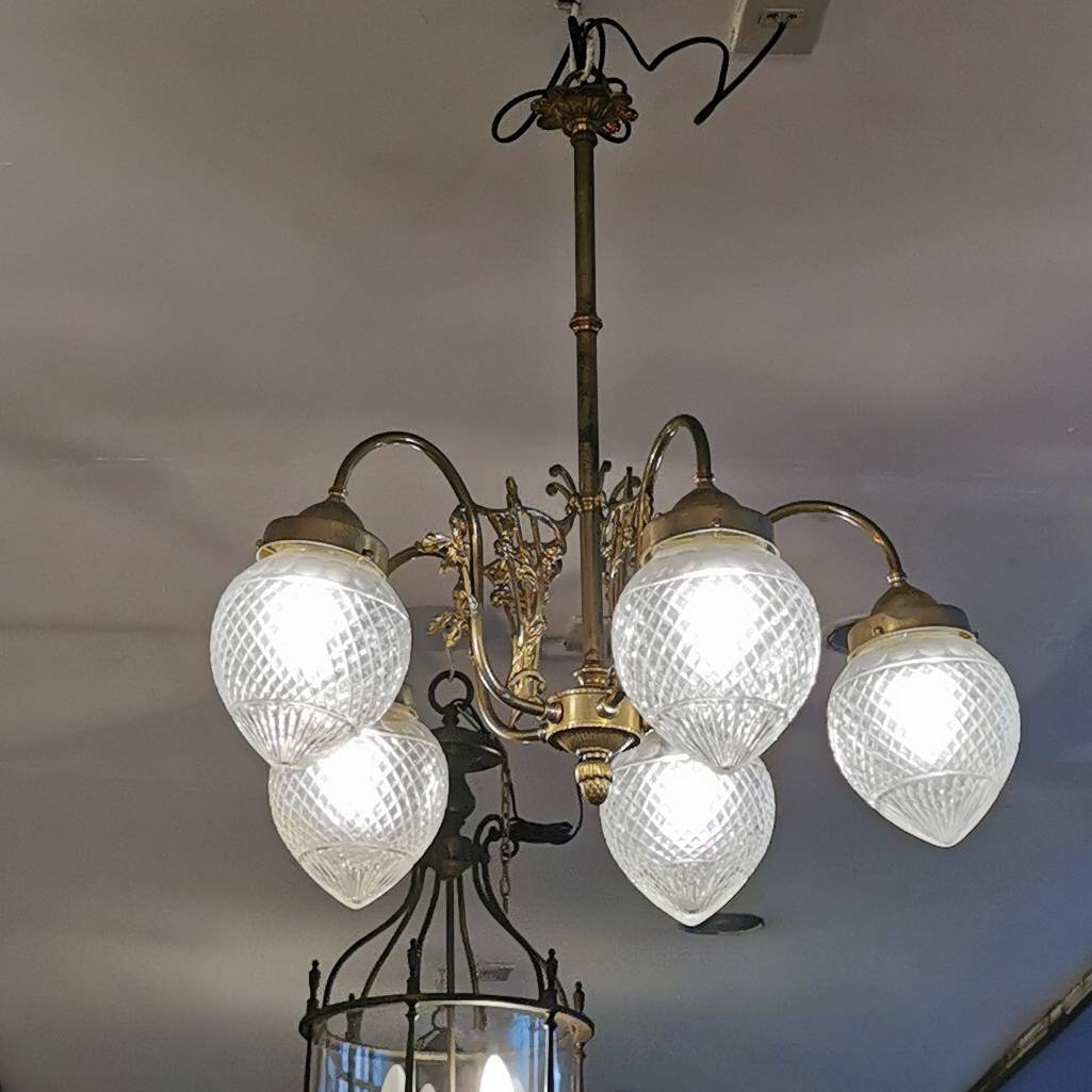 แชนเดอร์เลีย โคมไฟระย้าแบบโบราณ สุดคลาสสิค มีรสนิยม ระดับ แอนทีค - Image 2