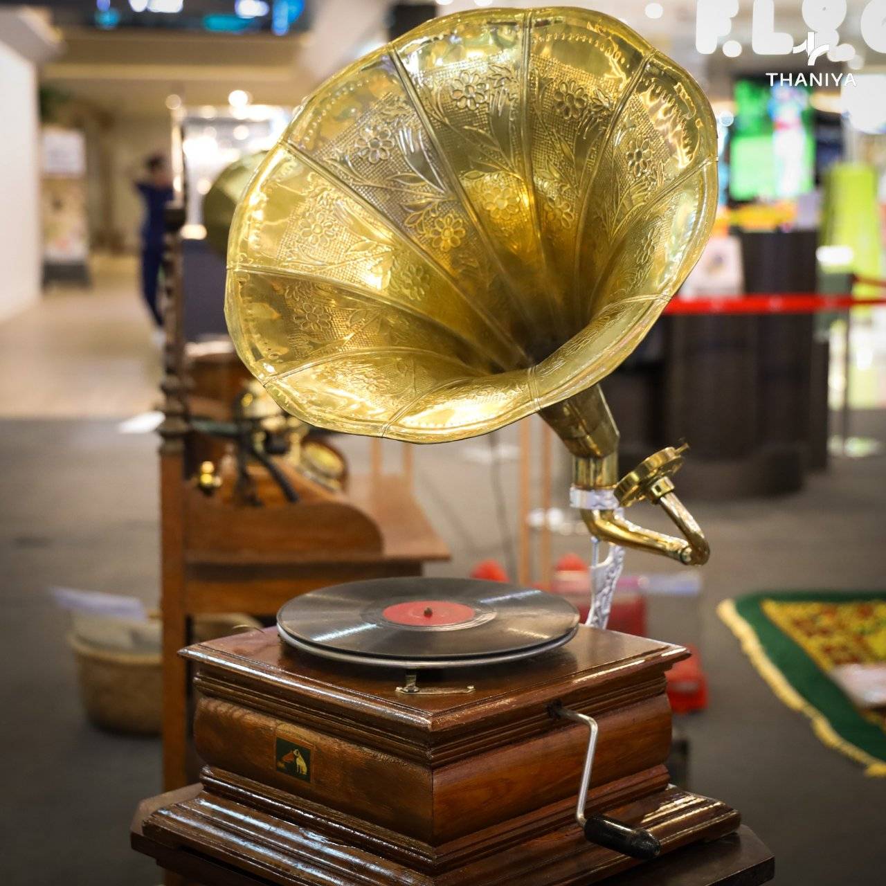 เครื่องเล่นแผ่นเสียงโบราณ เครื่องเล่นแผ่นเสียงวินเทจ คลาสสิค เครื่องเล่นปากแตร เครื่องใชได้สมบูรณ์ พร้อมฟัง ห้ามพลาด หายากมาก - Image 7