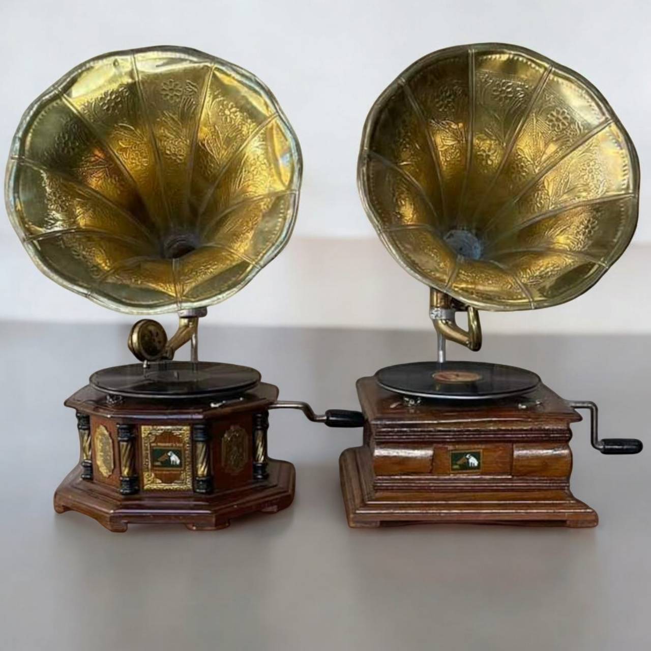 เครื่องเล่นแผ่นเสียงโบราณ เครื่องเล่นแผ่นเสียงวินเทจ คลาสสิค เครื่องเล่นปากแตร เครื่องใชได้สมบูรณ์ พร้อมฟัง ห้ามพลาด หายากมาก