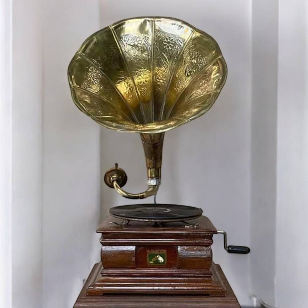 เครื่องเล่นแผ่นเสียงโบราณ เครื่องเล่นแผ่นเสียงวินเทจ คลาสสิค เครื่องเล่นปากแตร เครื่องใชได้สมบูรณ์ พร้อมฟัง ห้ามพลาด หายากมาก