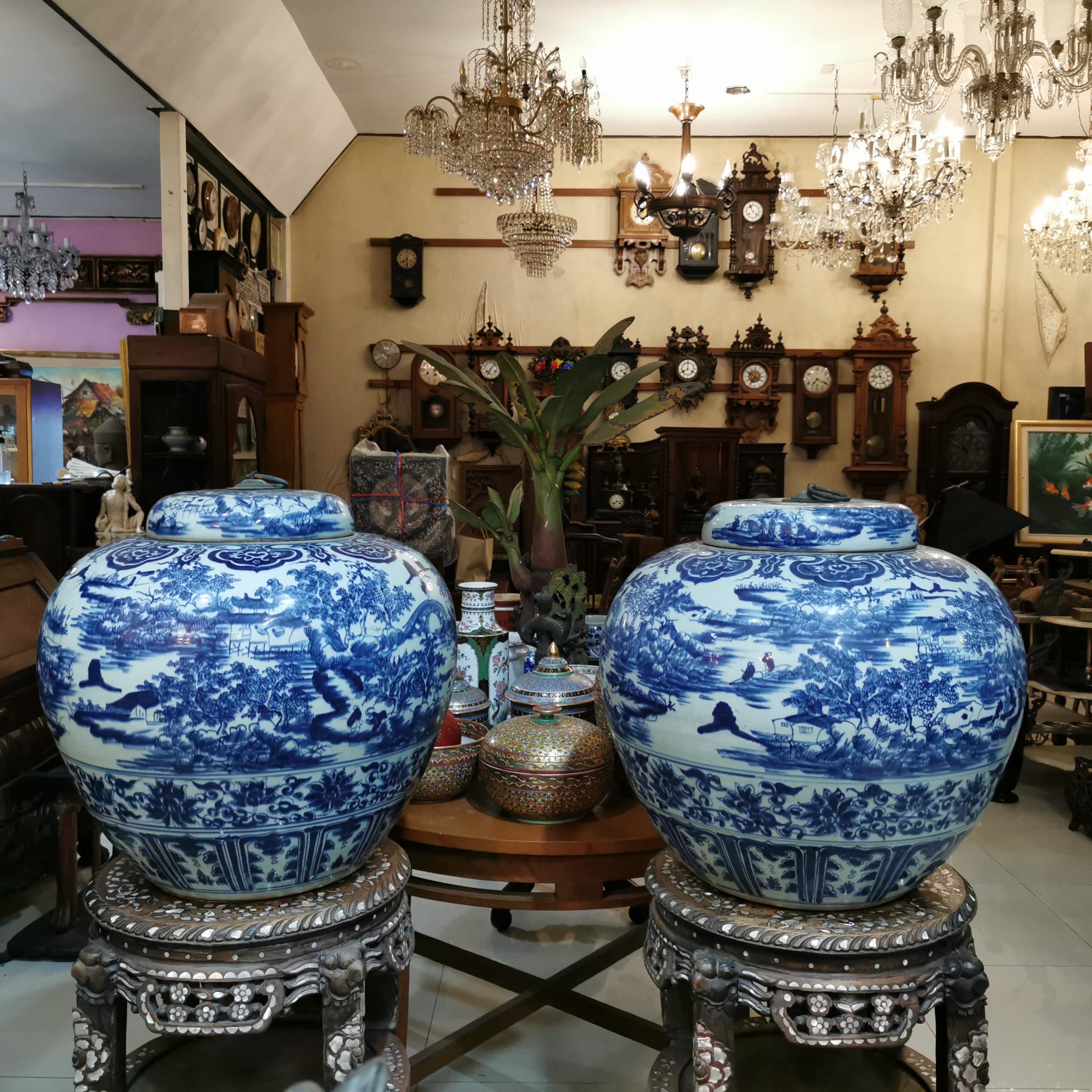 แจกันโบราณ แจกันลายคราม แจกันกังใส งดงาม คลาสสิค หายากมาก ขนาด 50x55cm