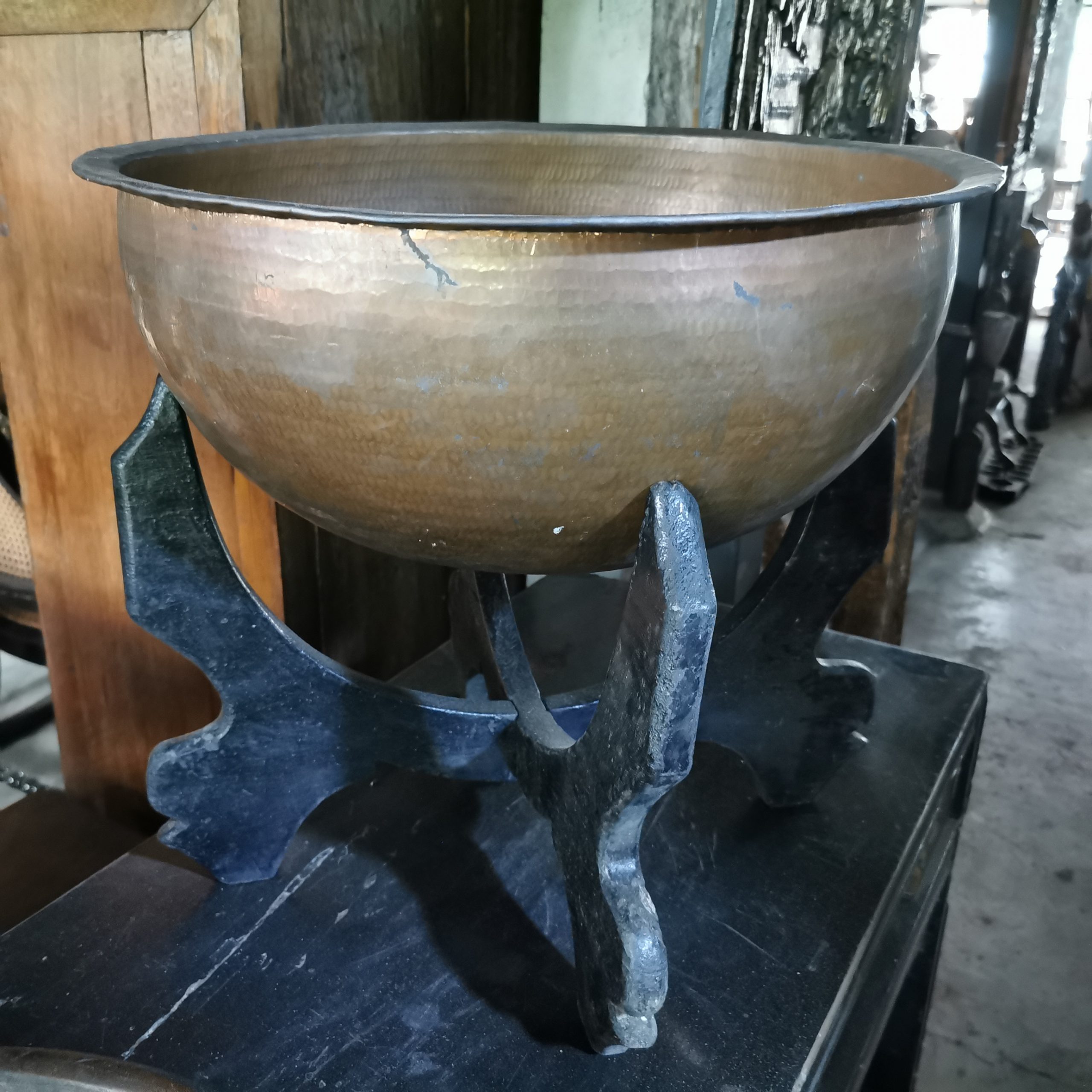 โถทองเหลืองโบราณ งดงาม คลาสสิค หายากมาก ขนาด 50x50cm