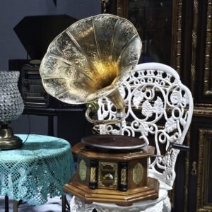 เครื่องเล่นแผ่นเสียงโบราณ เครื่องเล่นแผ่นเสียงวินเทจ คลาสสิค เครื่องเล่นปากแตร  เครื่องใชได้สมบูรณ์ พร้อมฟัง ห้ามพลาด หายากมาก