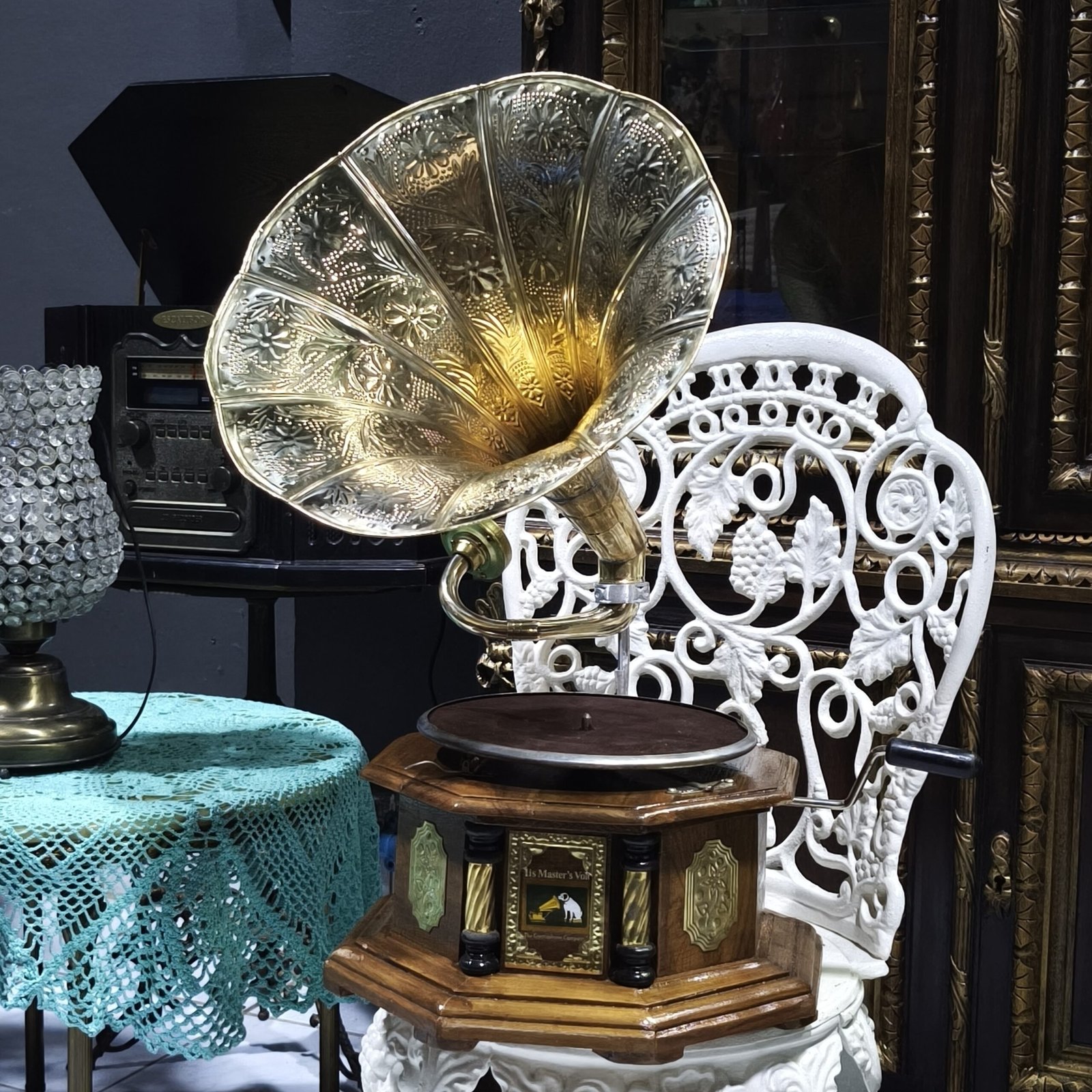 เครื่องเล่นแผ่นเสียงโบราณ เครื่องเล่นแผ่นเสียงวินเทจ คลาสสิค เครื่องเล่นปากแตร  เครื่องใชได้สมบูรณ์ พร้อมฟัง ห้ามพลาด หายากมาก