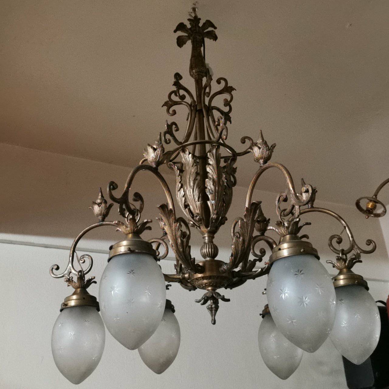 แชนเดอร์เลีย โคมไฟระย้าแบบโบราณ สุดคลาสสิค มีรสนิยม ระดับ แอนทีค