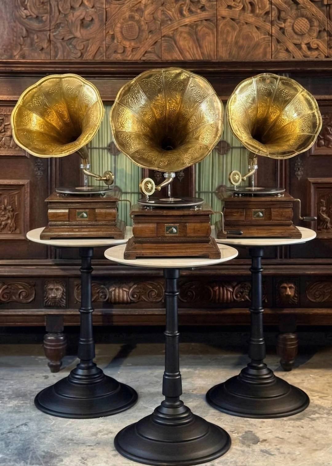 Gramophone ปากแตรทองเหลือง เครื่องเล่นแผ่นเสียงโบราณ ของสะสมระดับตำนาน