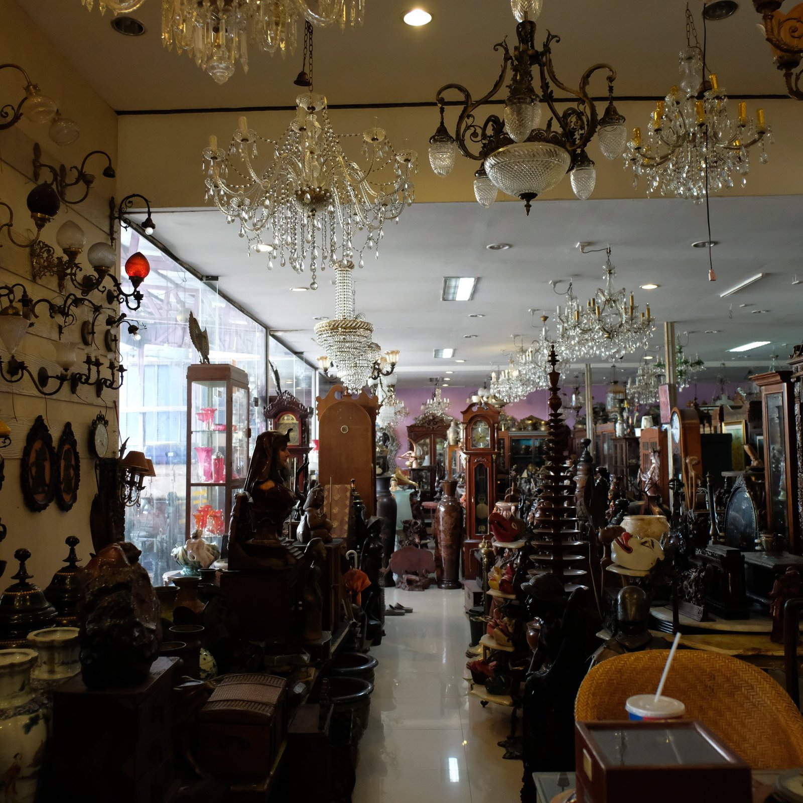 ร้านขายโคมไฟโบราณ