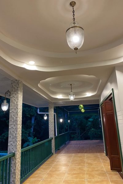 โคมไฟในโบสถ์